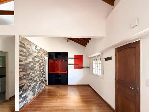 Casa en Alquiler con 1 cochera