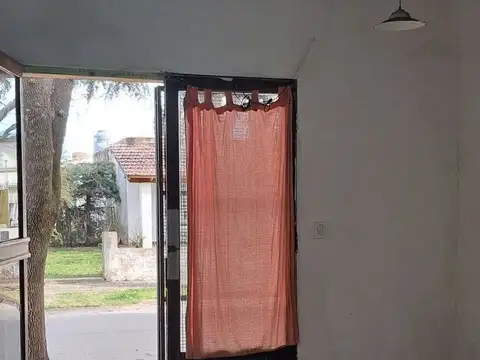 Local 23m2 en gran lote apto emprend