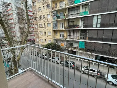 DEPTO EN VENTA 2 AMB A LA CALLE CON BALCON