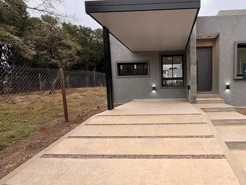 Casa a estrenar en Villa Catalina