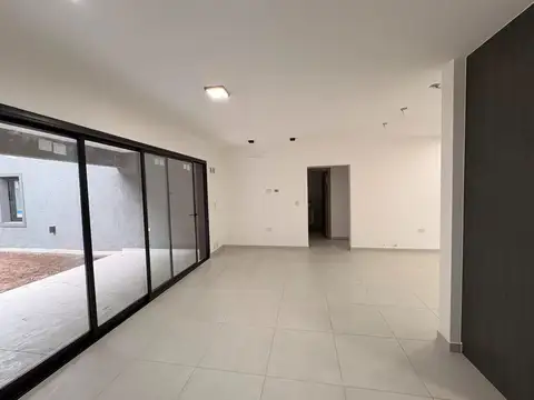 Casa a estrenar en Villa Catalina