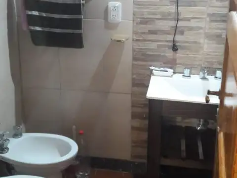 Casa en venta - 3 Dormitorios 1 Baño - 120Mts2 - Bernal Este