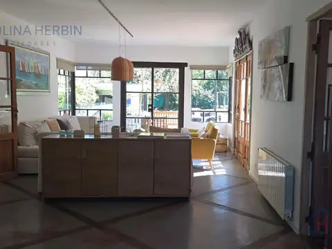Casa en Alquiler Temporal con 5 cocheras