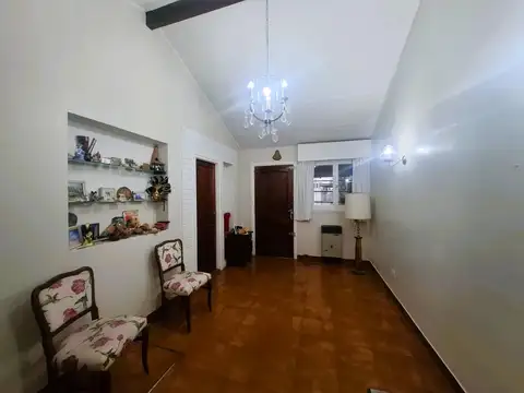 Adrogue - Casa opcion 2 flias.