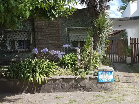 EN VENTA EN MAR DEL PLATA CASA EN BARRIO EL AFLAR A 4 CUADRAS DE LA PLAYA - FICHA 7605