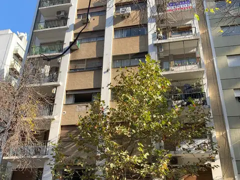 Excelente departamento de 3 ambientes con dependencia, escritorio y patio