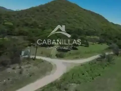 Sobre RN 9, en el acceso a la Ciudad de Salta