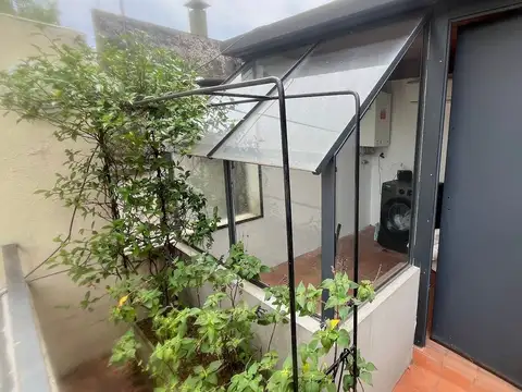 Depto Tipo Casa en Alquiler con 1 cocheras