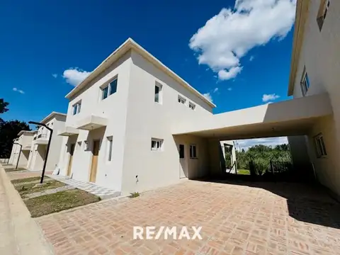 Joaquin Victor Gonzalez- Chic Village Pilar 1800