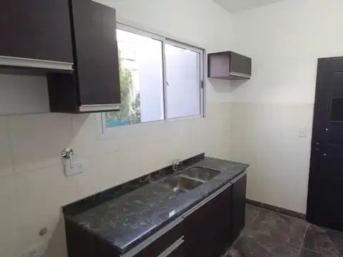 Depto Tipo Casa 2 ambientes con 1 baño