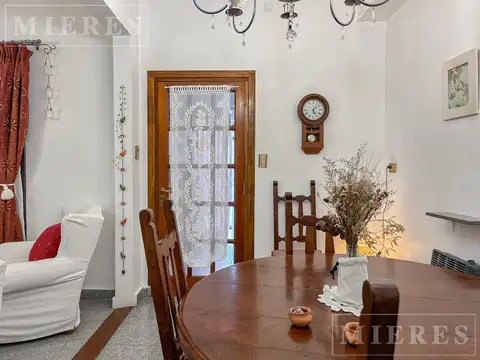 Casa 6 ambientes con 2 baños