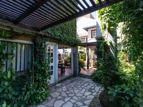 Casa 5 ambientes con 4 baños