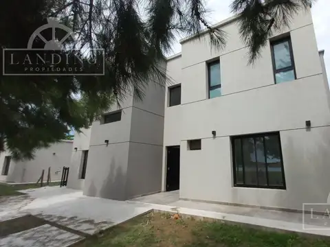 Casa en  el Naudir a laguna orientación oeste 3 / 4 dormitorios más playroom más dep más escrit
