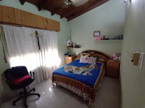 Casa 5 ambientes con 2 baños