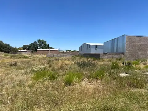 Terreno en Savioli entre San Pablo y Apóstol Juan.