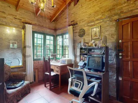 169 y 43. Casa en venta con parque, pileta y 3 dormitorios