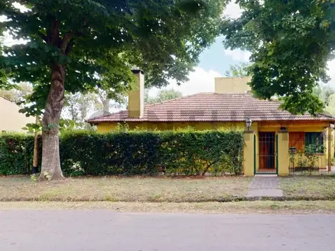 169 y 43 - CASA A LA VENTA DE 3 DORMITORIOS PARQUE Y PILETA