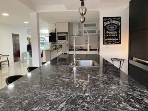 Casa 3 ambientes con 4 baños