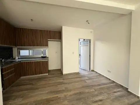 duplex 4 amb con doble balcón y patio, en venta