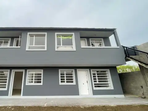  4 Deptos, Venta. B° Tres Pinos  Giraudo 806