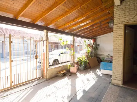 Venta Casa Wilde 4 ambientes, 3 dorm, 1 baño