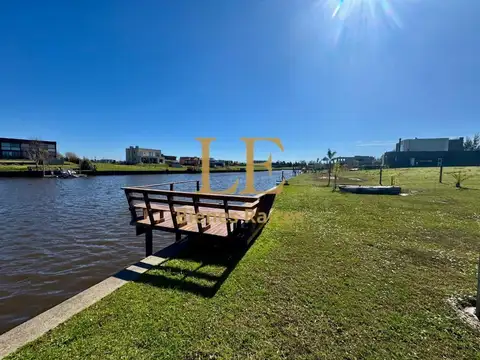 Casa en Venta con 4 cocheras