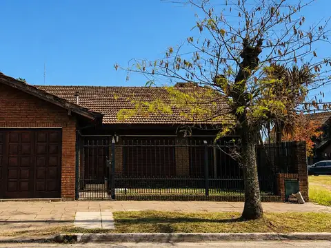 VENTA CASA 4 AMBIENTES EN PILAR