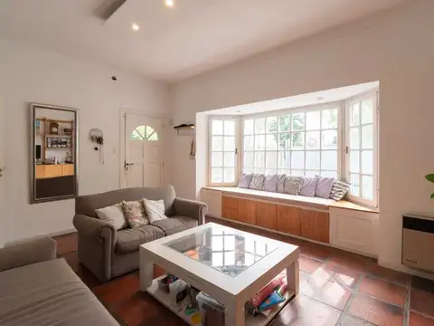 Casa 6 ambientes con 2 baños