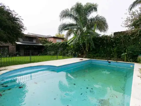 CASA EN VTA 6AMB. JDIN, PILETA, GALERIA C/PARRILLA