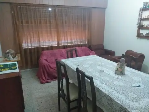 Casa 5 ambientes con 1 baño