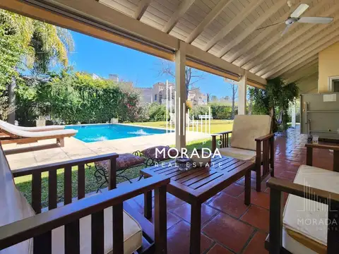 Casa 7 ambientes con 4 baños