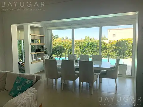 Casa en Venta con 5 cocheras