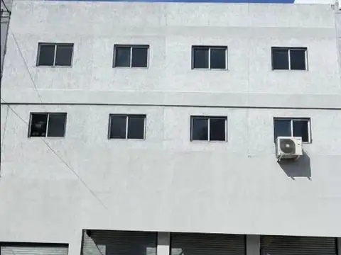 En Venta Local comercial de 2 pisos en Flores