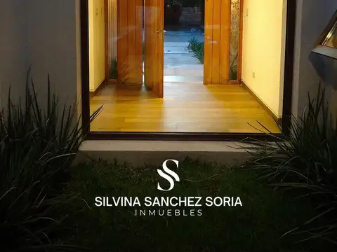 Casa en Alquiler con 2 cocheras
