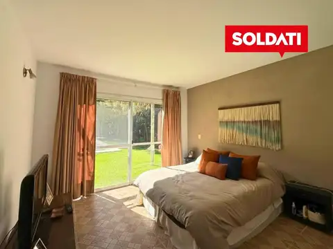 BC El Mirasol, venta en exclusiva, muy luminosa, 6 cuartos, play y escritorio. Piscina. Jardin