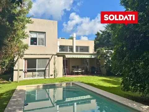 BC El Mirasol, venta en exclusiva, muy luminosa, 6 cuartos, play y escritorio. Piscina. Jardin