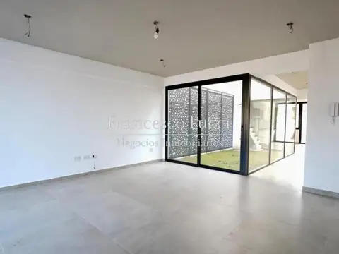 Depto Tipo Casa en Venta con 2 cocheras