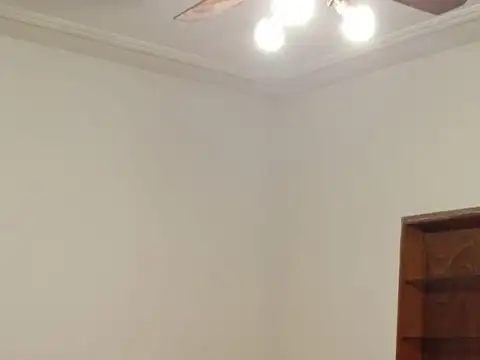 Depto Tipo Casa en Alquiler en Adrogue, $ 600.000