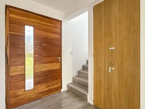 Casa 5 ambientes con 2 baños