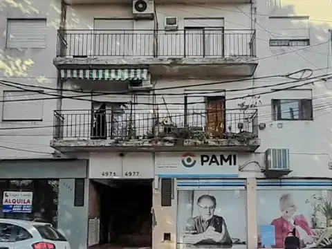 Depto. 3 amb. con Patio centro V.Ballester