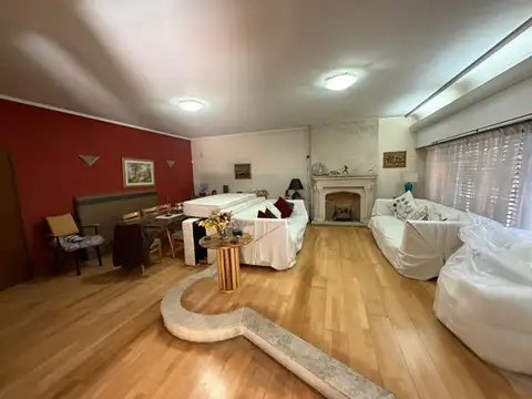 Casa 6 ambientes con 5 baños