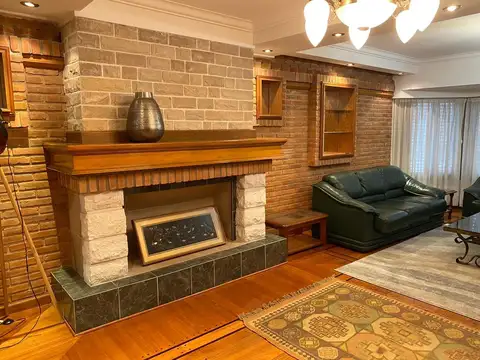 Casa en Alquiler con 4 cocheras