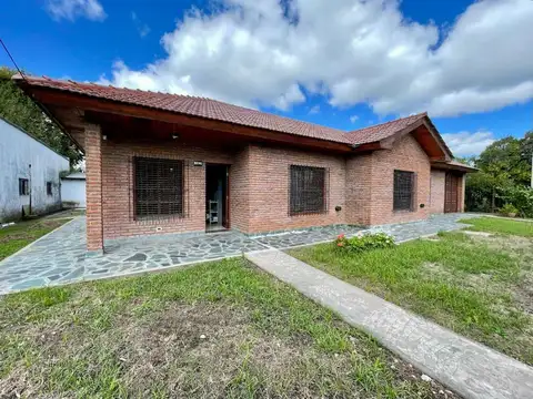 CASA EN VENTA TIPO CHALET + GALPON OLMOS LA PLATA