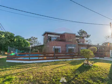 CASA EN VENTA - PH DE 4 DORMITORIOS - SOLYMAR