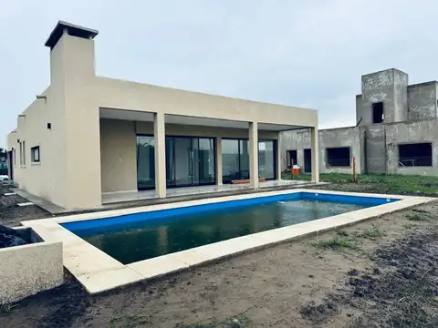 CASA EN CONSTRUCCION BARRIO EL ENSUEÑO 200 METROS