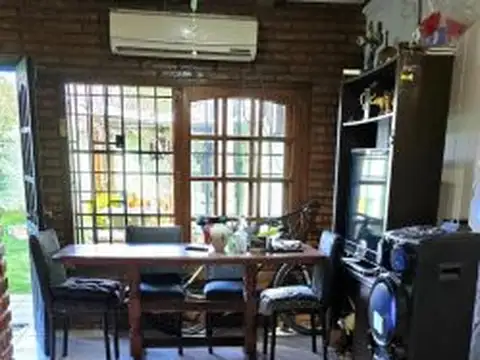Alvarez Thomas 3328 , Piso 0
