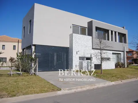 Casa venta 4 ambientes en Ayres Plaza Pilar lote de 655 m2