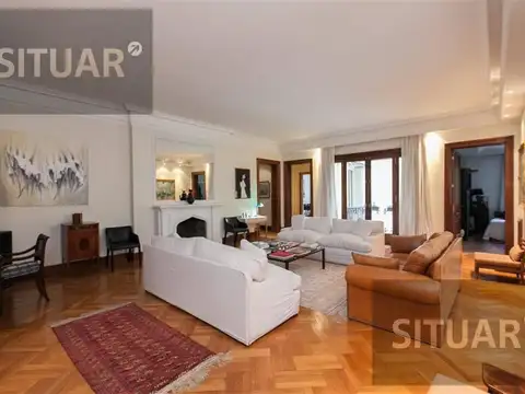 VENTA DE UN PISO ,9 AMPLIOS Y LUMINOSOO AMBIENTES  