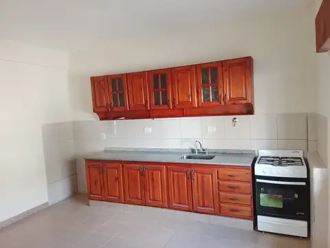 Depto Tipo Casa en Alquiler en Castelar Sur, $ 1.300.000