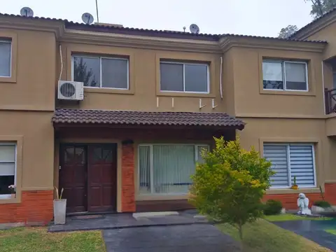 VENTA CASA 4 AMBIENTES  AlLTOS DEL SOL APTO CREDIT